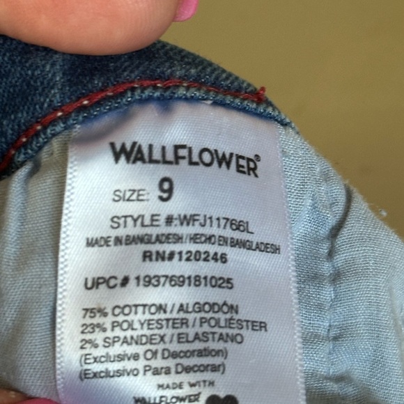 Sexy Wallflower Short Shorts - Distressed Size 9 - EUC - Picture 4 of 6